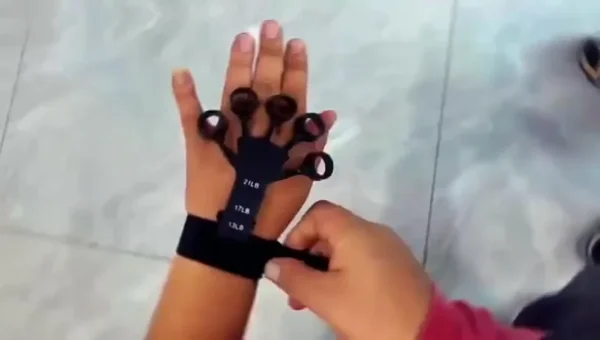 Finger Gripper Gripster Silicone Finger Exerciser Trainer with 6 Resistant Level Hand Wrist Band Strengthener